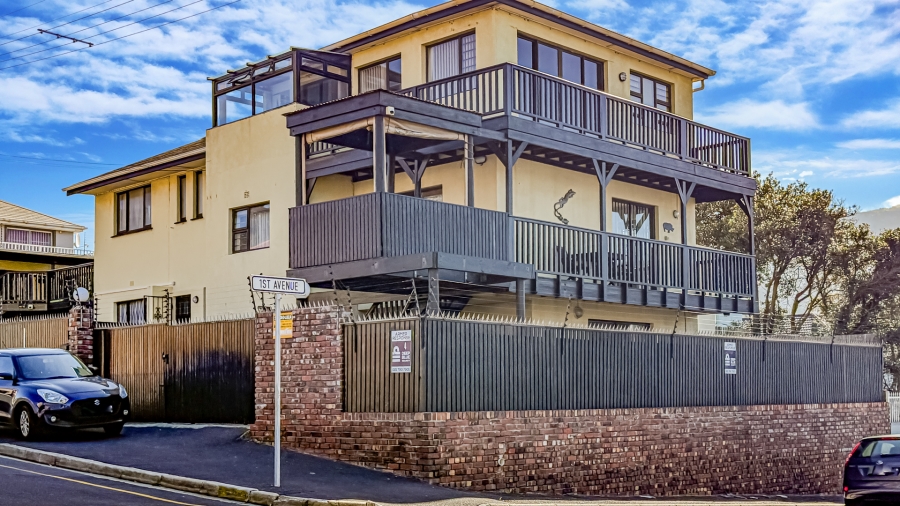 8 Bedroom Property for Sale in Fish Hoek Western Cape
